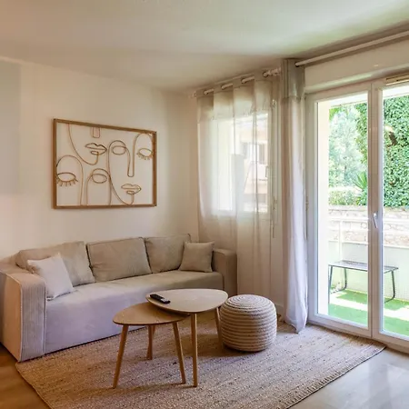 Apartment Zenitude-t3-terrasse-parking Agen